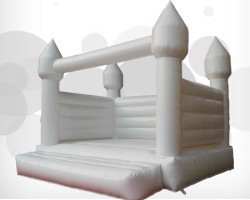 White Deluxe Bouncer 13 x 10